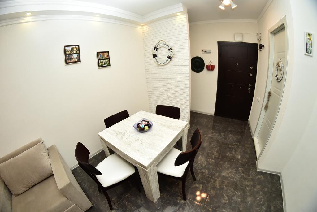 Stars Apartment Batumi Exteriör bild