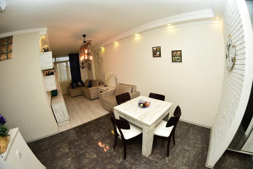 Stars Apartment Batumi Exteriör bild